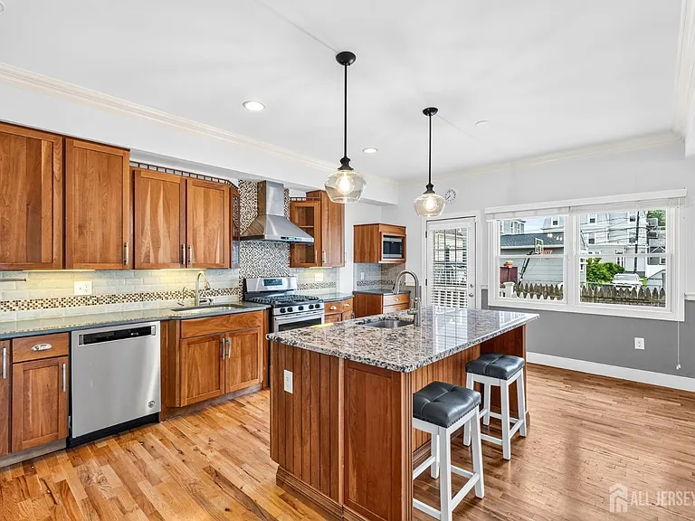 262 Prospect Ave — Photo 6