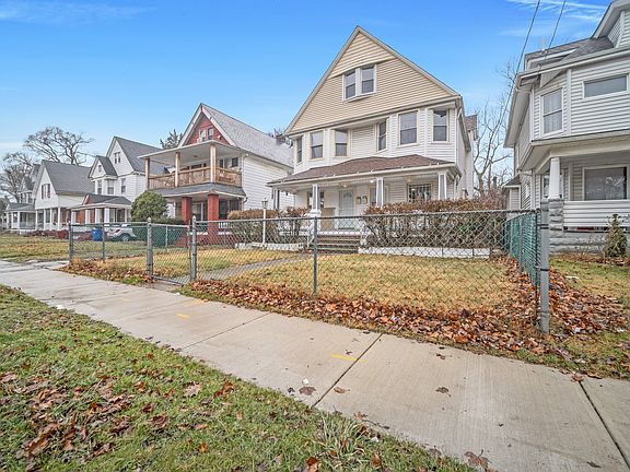 2nd image of 670 E 115th St #670