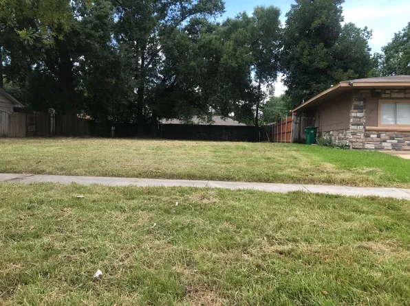1111 Camden Rd, Pasadena, TX 77502