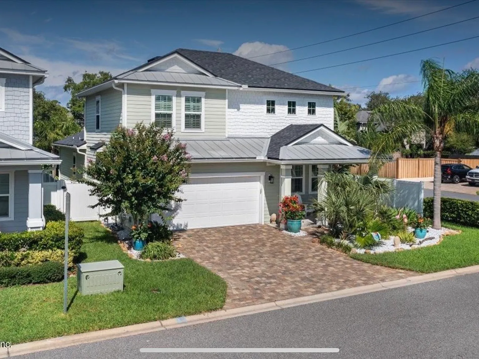 3 bed, 2.5 bath, 2556 sqft, $5,200 — Photo 2