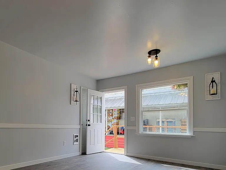 311 NW Kerron St — Photo 13