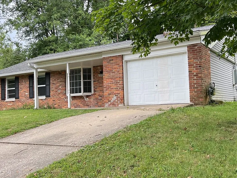 3301 N Valleyview Dr — Photo 2