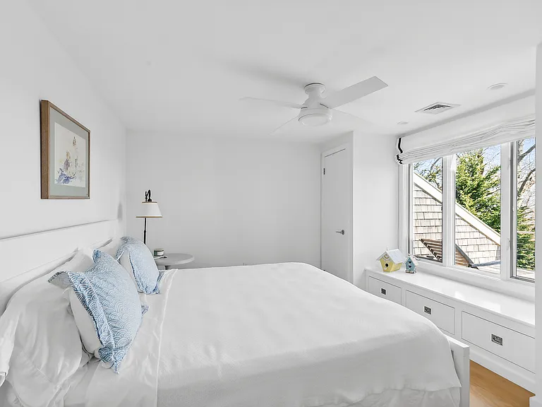 28 Gardiners Bay Dr — Photo 15