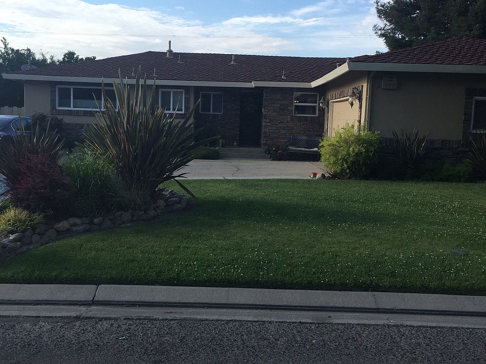 2nd image of 2408 Oakhurst Dr