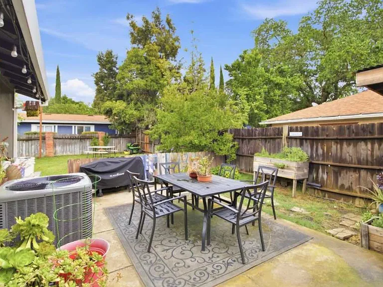 9101 Vernetta Way — Photo 12