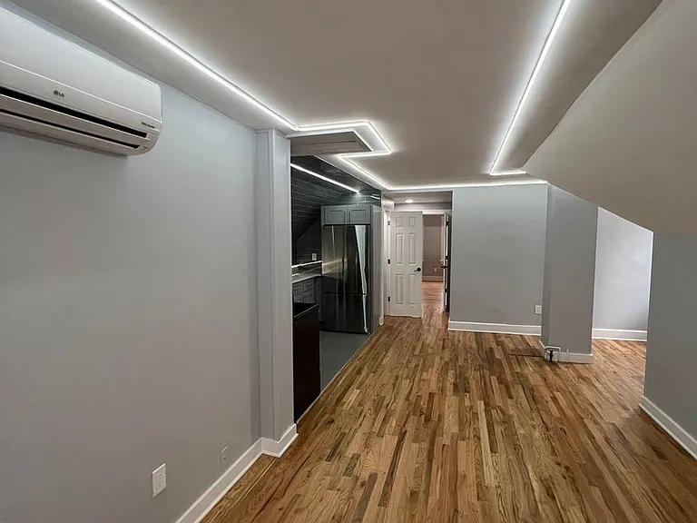 113 Lloyd — Photo 23