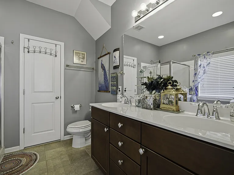 225 Urbano Ln — Photo 31