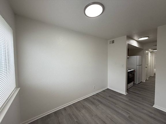 5th image of 6639 S Victor Ave #G214