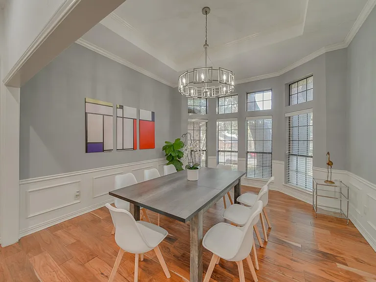 1507 Broadmoor Dr — Photo 2
