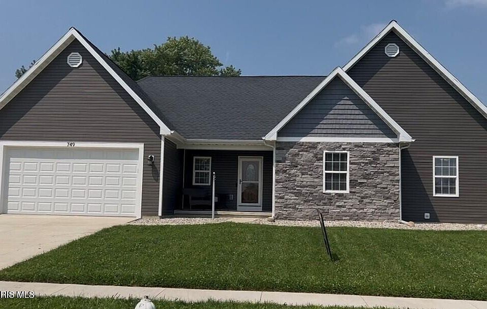 1st image of 749 Parkside Dr