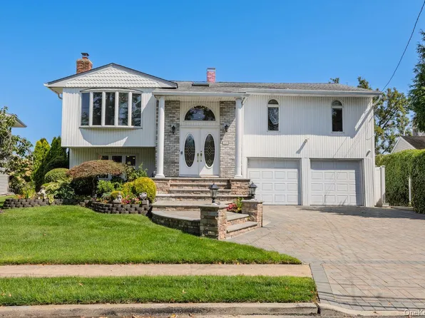 3529 Daniel Crescent, Baldwin Harbor, NY 11510
