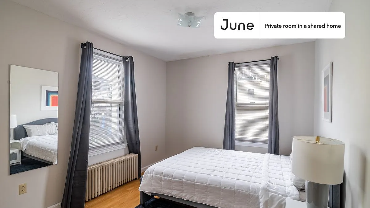 Full bedroom in 3 bed/1 bath home in Somerville #1668 C — Photo 2