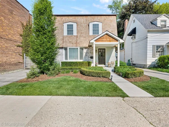 389 Kercheval Ave, Grosse Pointe Farms, MI 48236