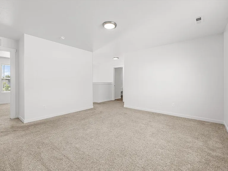 655 N Sevenoaks Ave — Photo 16