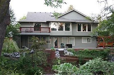 520 NW Lynel Ct photo 1