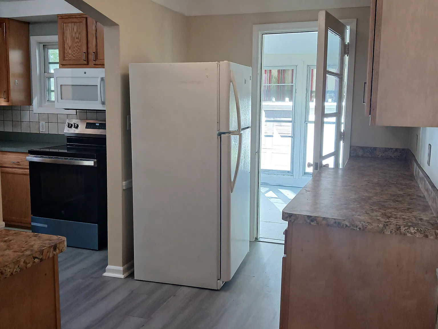 3 bed, 2008 sqft, $1,850 — Photo 3