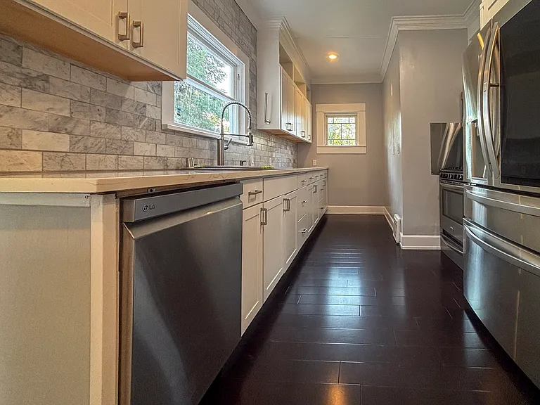 235 SE Lechner St — Photo 16