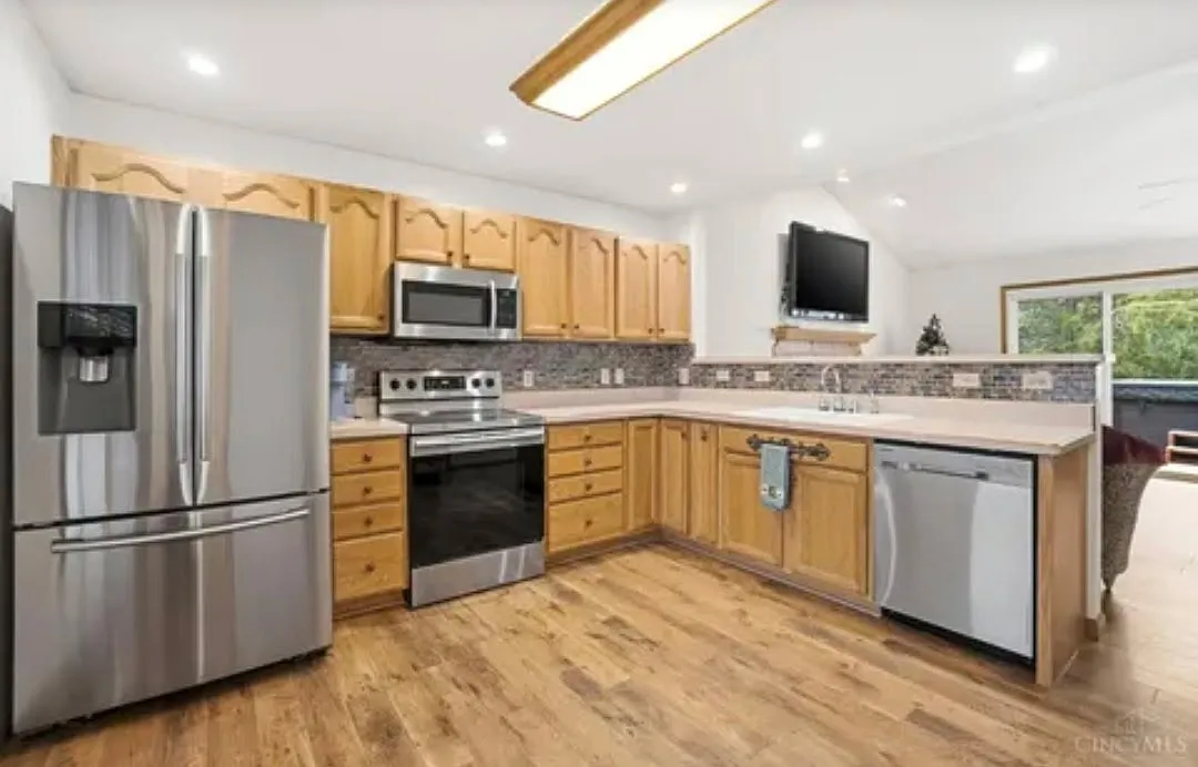 74 Thornhill Dr — Photo 3