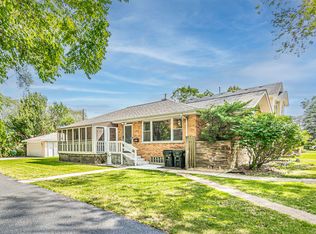 2901 Sunnyside Ave, Brookfield, IL 60513