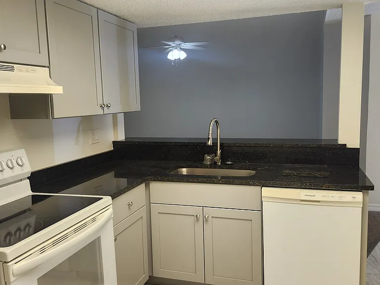 7413 Mead Dr #7413 — Photo 6