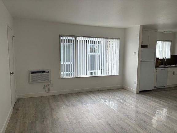 2nd image of 2871 Joseph Ave APT 21