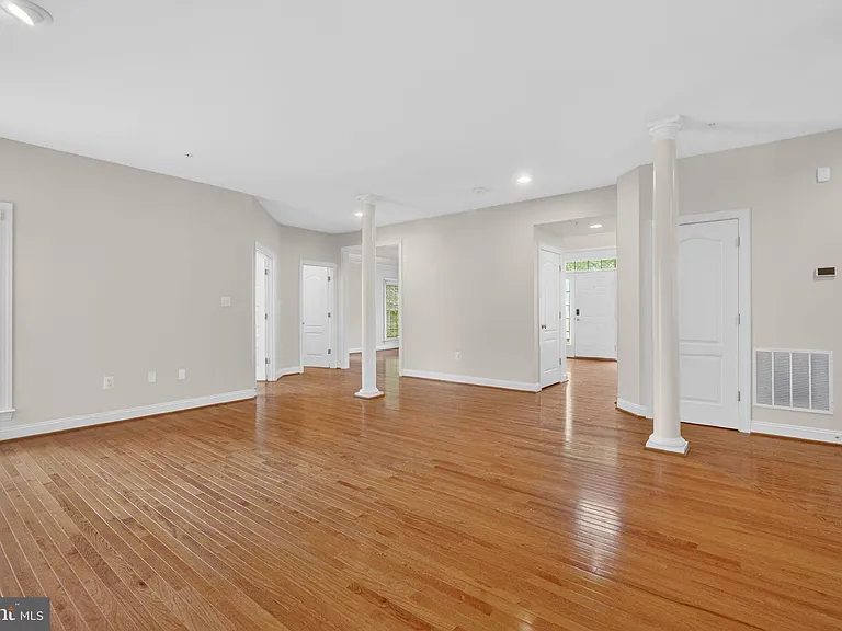 15806 Copper Beech Dr — Photo 14