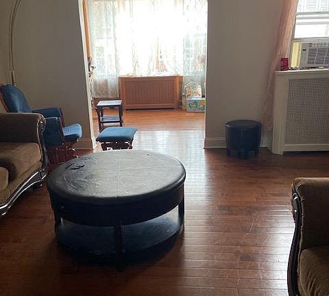 5th image of 6433 Chelwynde Ave