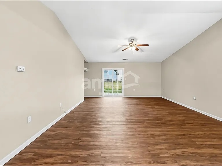 410 Lind Point Ln — Photo 5