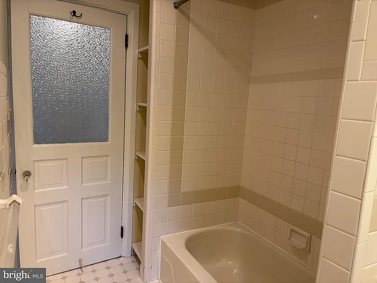 132 Plant Ave — Photo 9