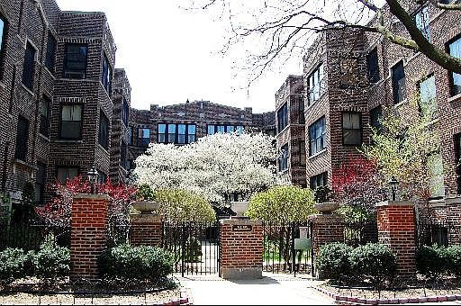 1st image of 749 W Brompton Ave #3