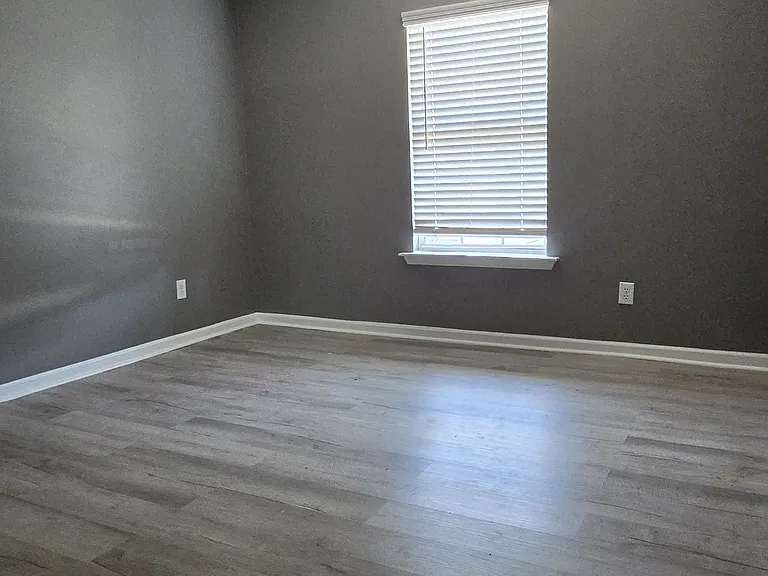 525 Third Loop Rd #B — Photo 5