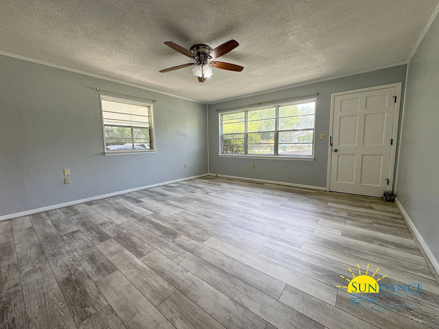 Cozy Fort Walton Beach home at the end of a quiet road, offering privacy and a spacious yard to e... — Photo 4