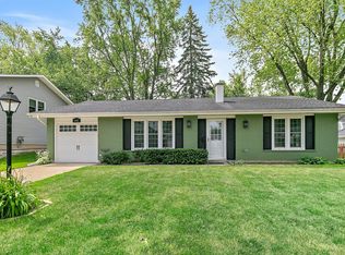 1405 Newcastle Ln, Hoffman Estates, IL 60169