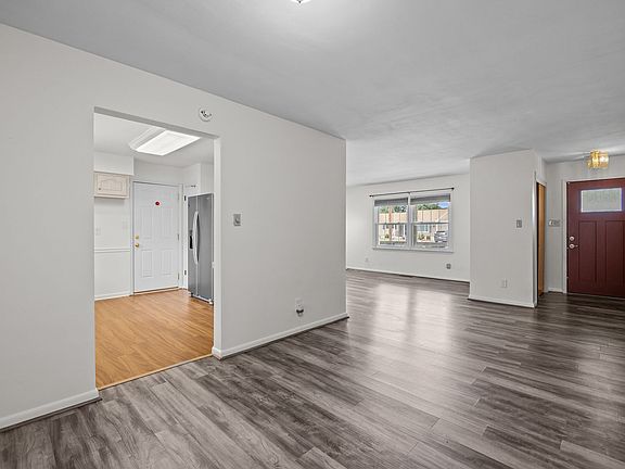 5th image of 4960 Narragansett Dr