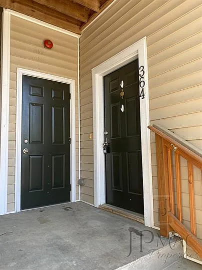 3 bed, 1369 sqft, $1,695 — Photo 2