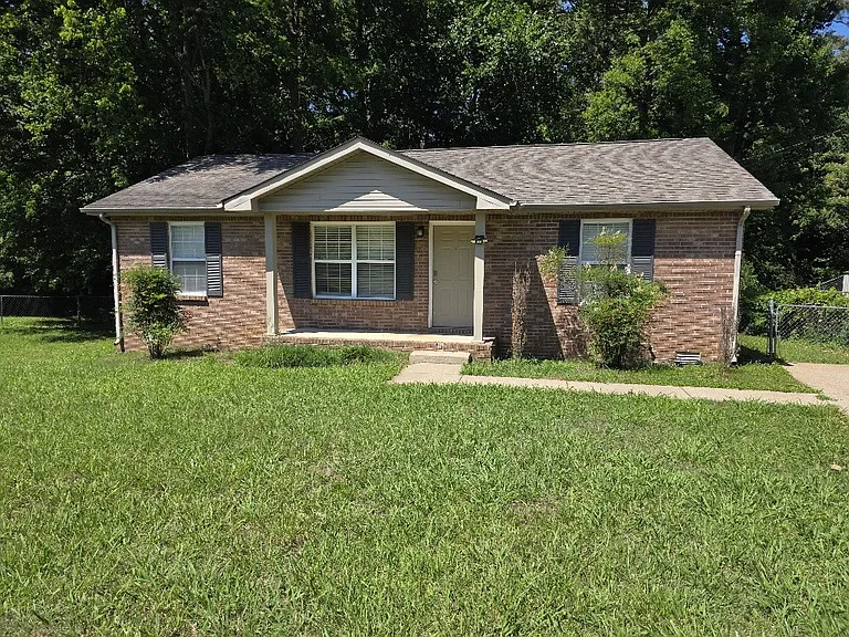 105 Monarch Ln — Photo 1