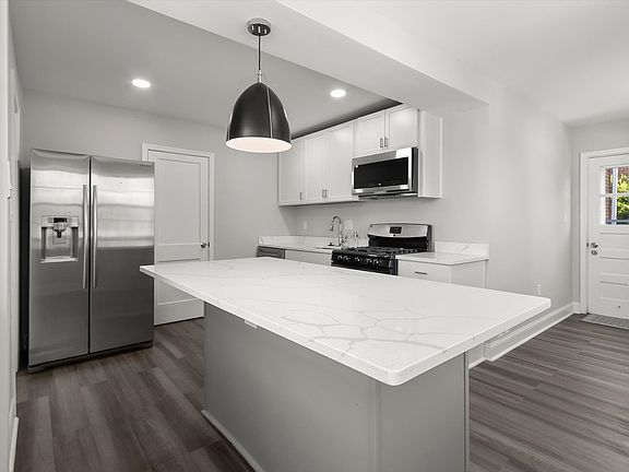 5th image of 4805 Ivydale St