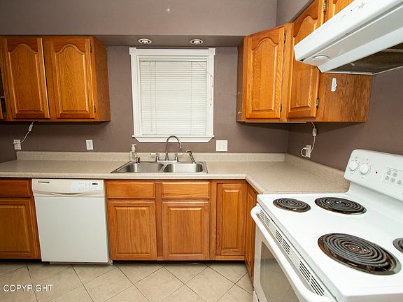 5th image of 10611 Sanford Cir