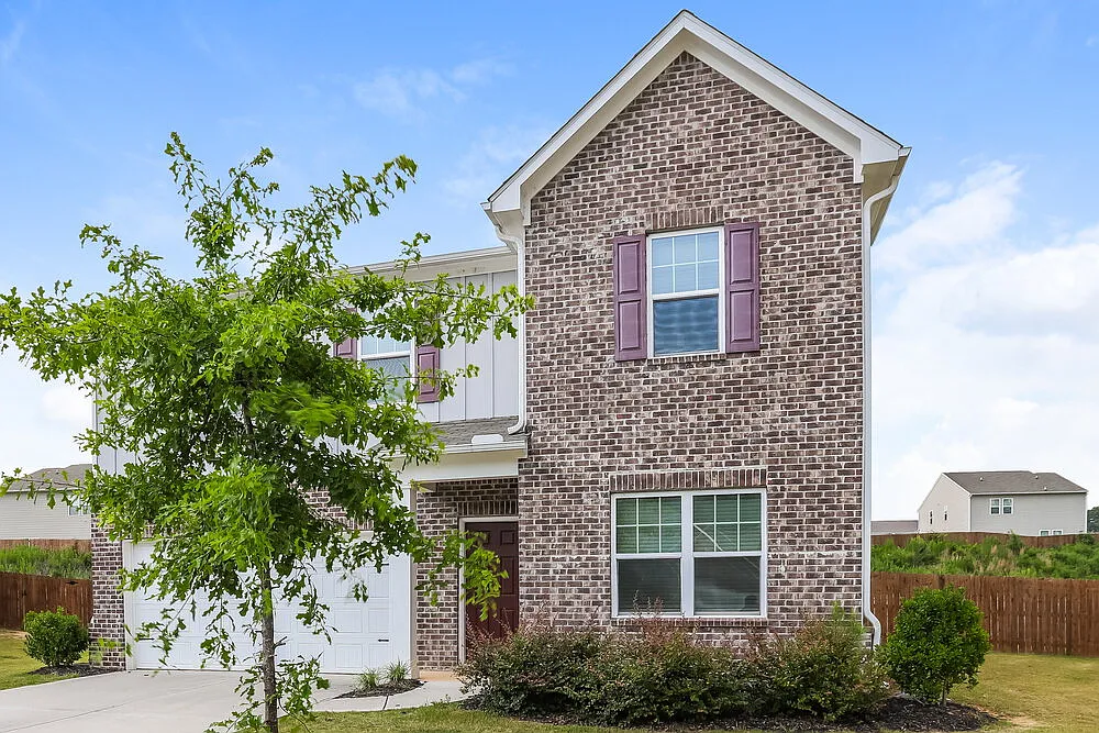 4 bed, 2.5 bath, 2406 sqft, $2,300 — Photo 4