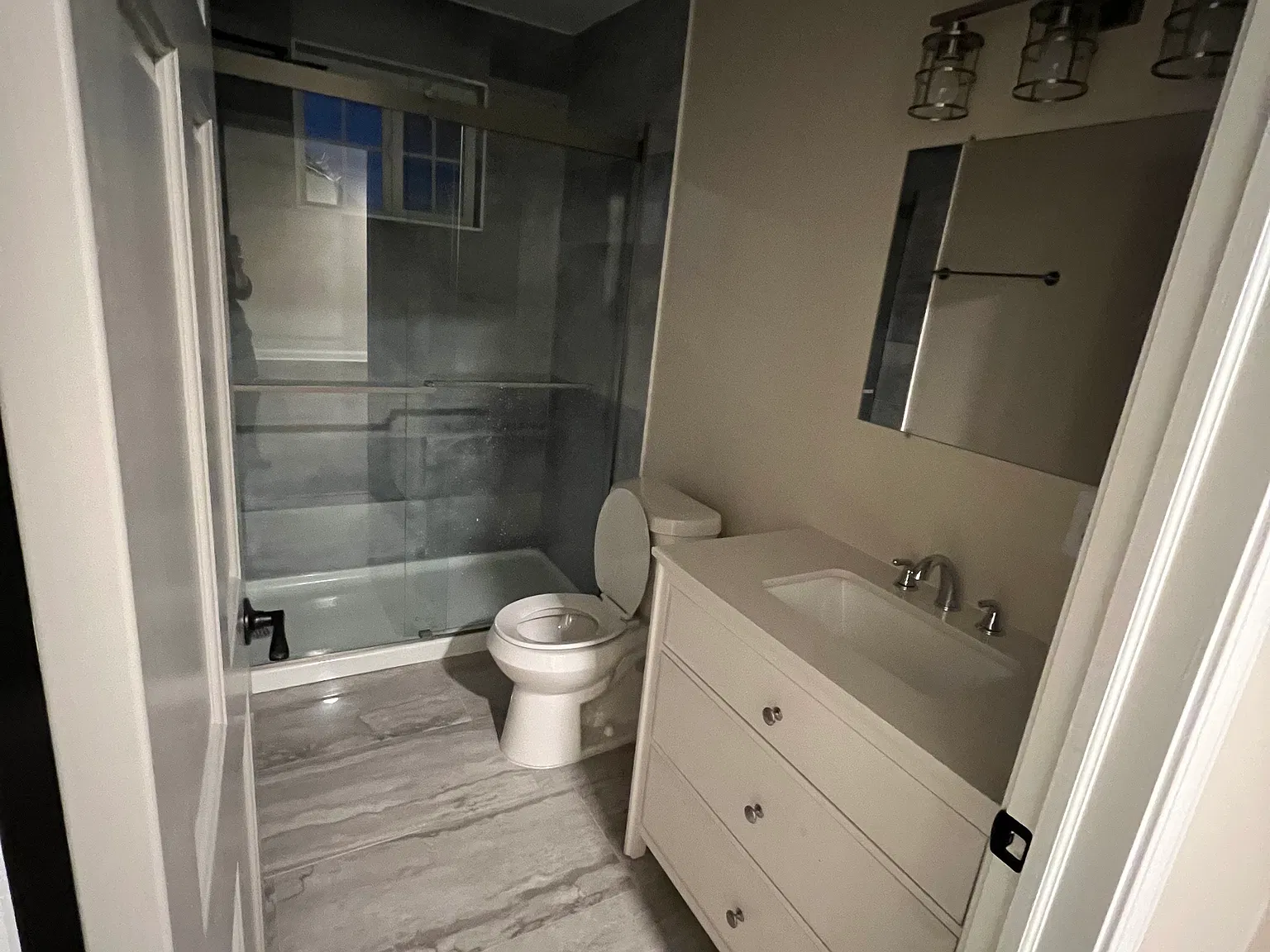 2 bed, 800 sqft, $1,300 — Photo 3