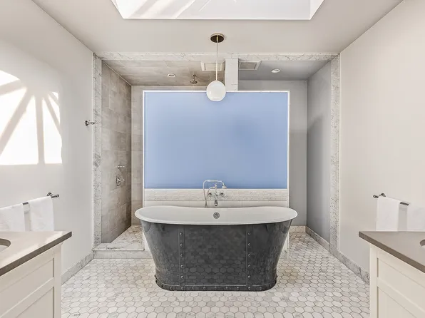 557 Ninth Street image 11 of 21