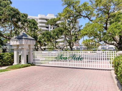 1 Seaside Ln APT 101, Belleair, FL, 33756