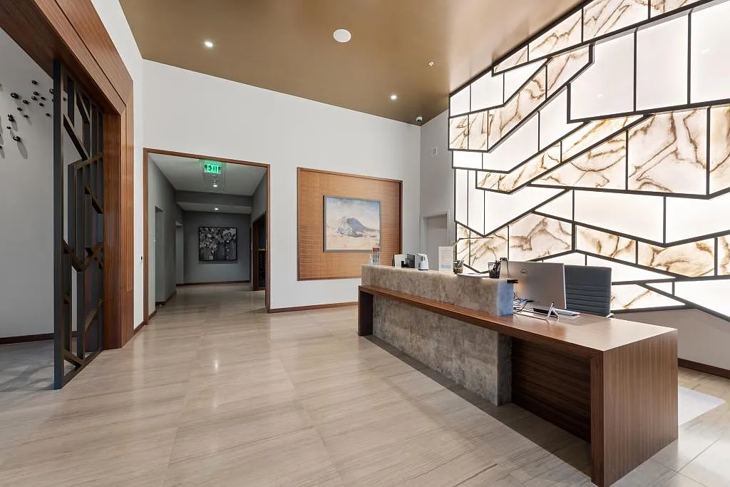 Lobby - 188 Bellevue Way NE #1602
