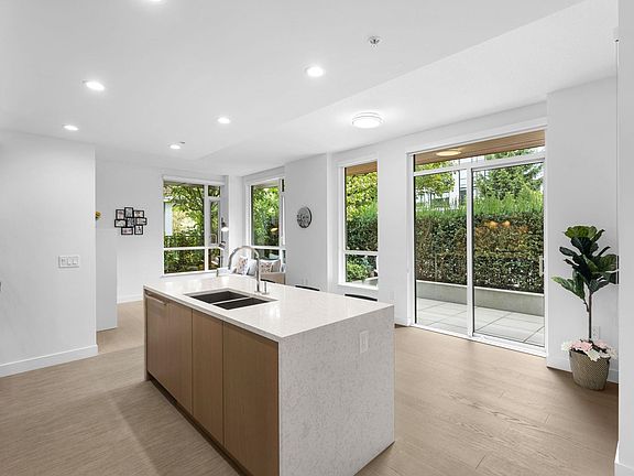 3rd image of 469 King Edward Ave W #109
