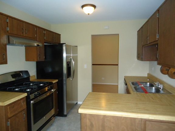 5th image of 349 Sandalwood Ln APT A1