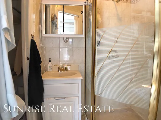 Rented by Sunrise Real Estate | media 9