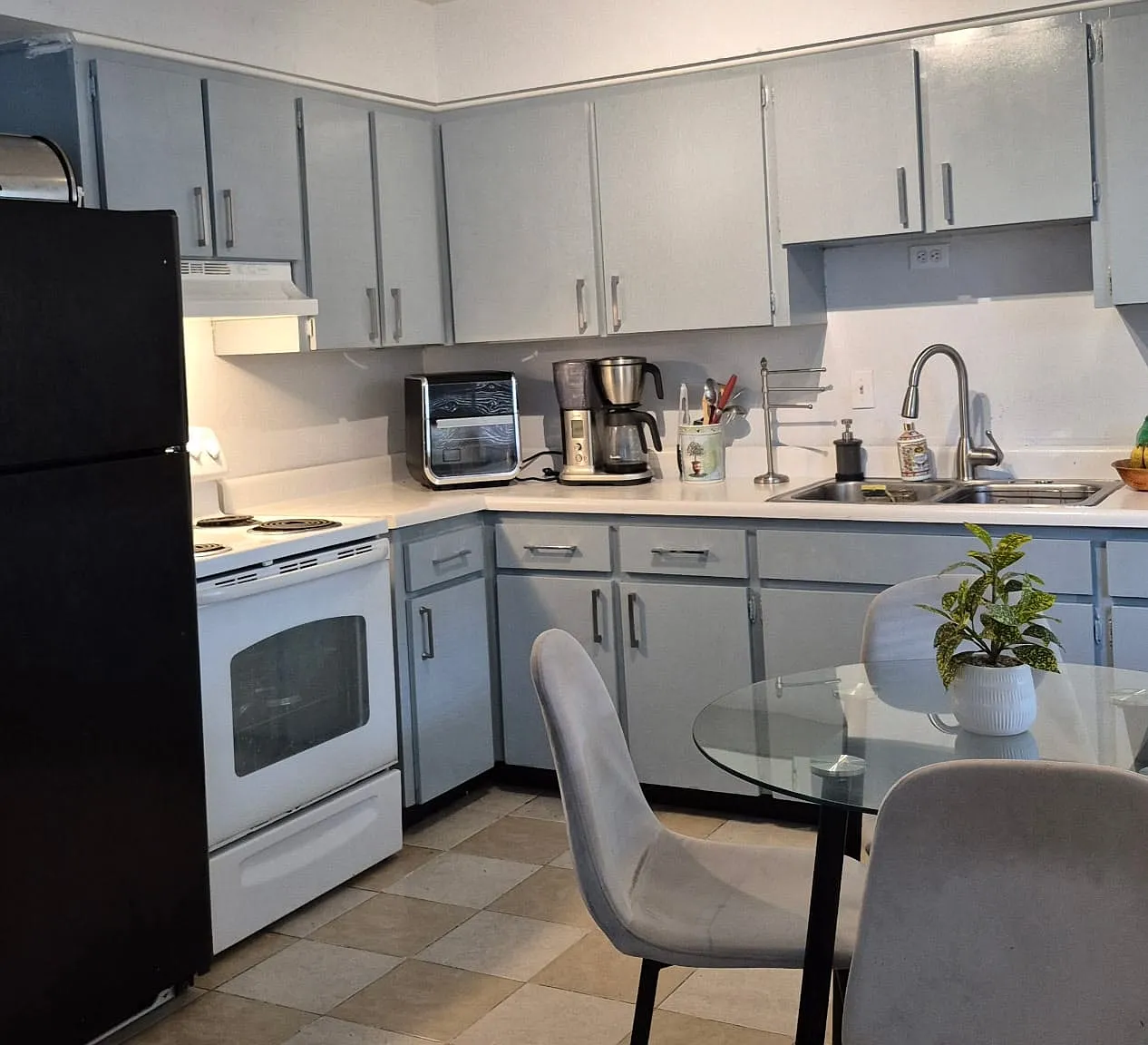 2 bed, 700 sqft, $1,750 — Photo 3