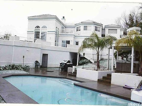 2nd image of 1977 Portsmouth Dr