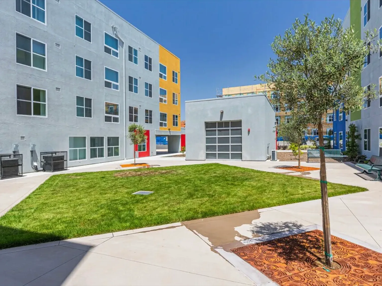 2 bed, 1.0 bath, $1,850 — Photo 2