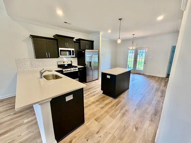645 Woodrush Dr — Photo 3